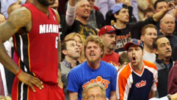 lebron.fans.jpg